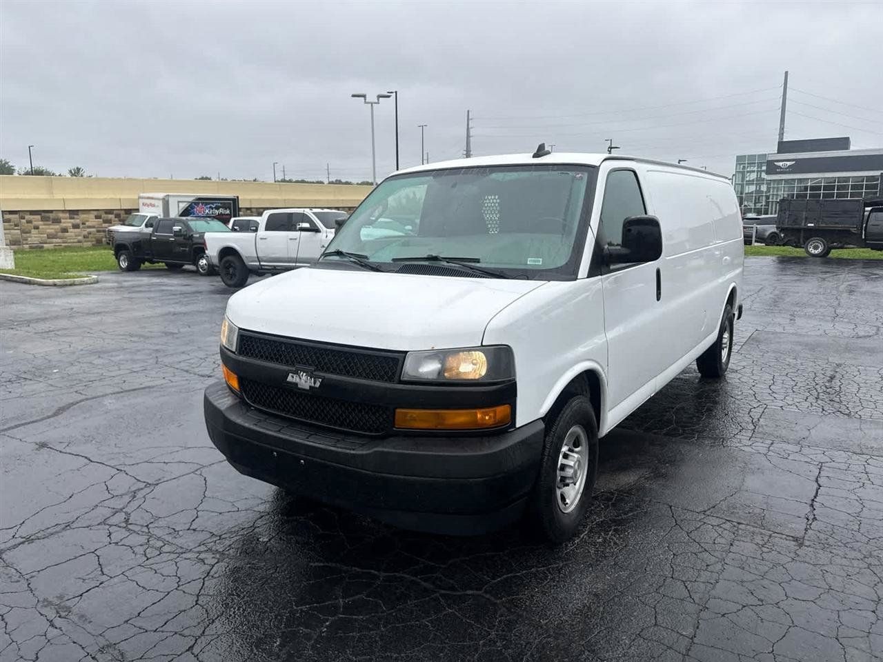 Used 2020 Chevrolet Express 3500 Extended w/ Driver Convenience Package RWD image 4