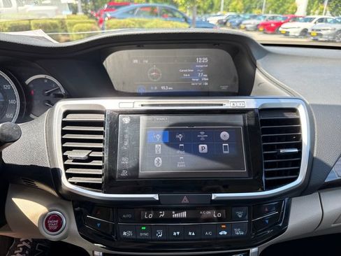 Used 2017 Honda Accord EX-L image 21