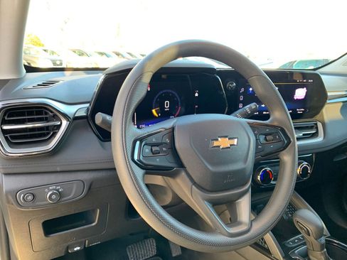 Used 2025 Chevrolet TrailBlazer LT w/ Driver Confidence Package image 32