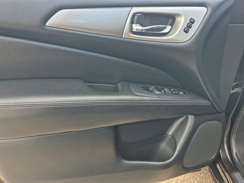 Used 2018 Nissan Pathfinder SL AWD/4WD image 14