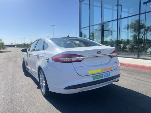 Used 2018 Ford Fusion SE w/ Equipment Group 602A FWD image 3