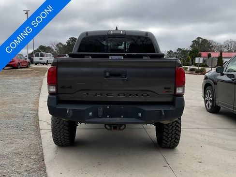 Used 2018 Toyota Tacoma SR5 image 2