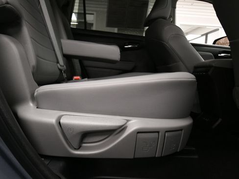 Used 2023 Toyota Highlander XLE AWD/4WD image 28