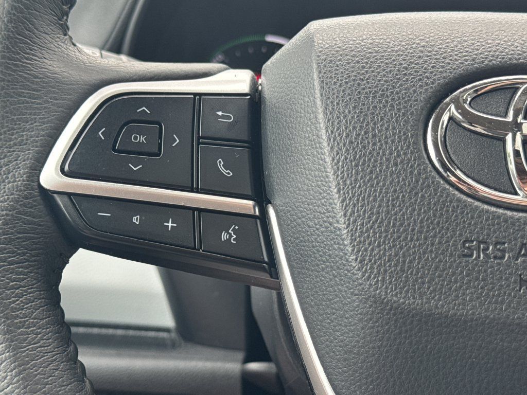 Used 2026 Toyota Sienna XLE AWD/4WD image 20
