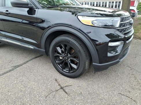 Certified 2023 Ford Explorer XLT w/ Equipment Group 202A AWD/4WD image 4