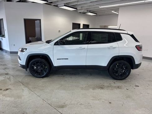 New 2026 Jeep Compass Latitude image 4