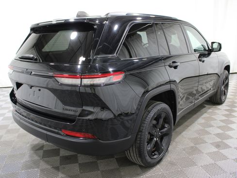 Used 2023 Jeep Grand Cherokee Limited w/ Black Appearance Package image 41