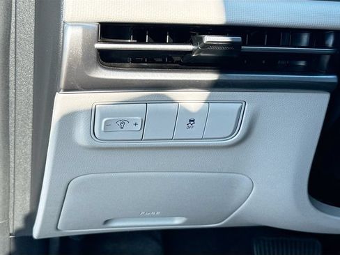 Certified 2026 Hyundai Tucson SE FWD image 10