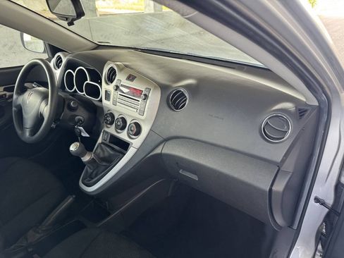 Used 2009 Pontiac Vibe w/ Preferred Package FWD image 13