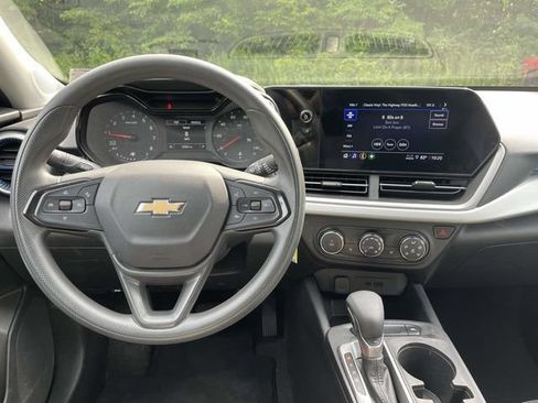 Certified 2024 Chevrolet Trax LS w/ LS Convenience Package FWD image 20