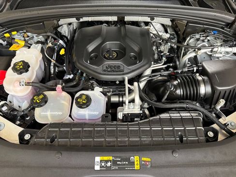 Used 2023 Jeep Grand Cherokee Overland AWD/4WD image 38