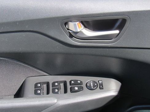 Used 2022 Hyundai Accent SEL image 10