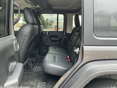 Used 2021 Jeep Wrangler Unlimited Sport AWD/4WD image 10