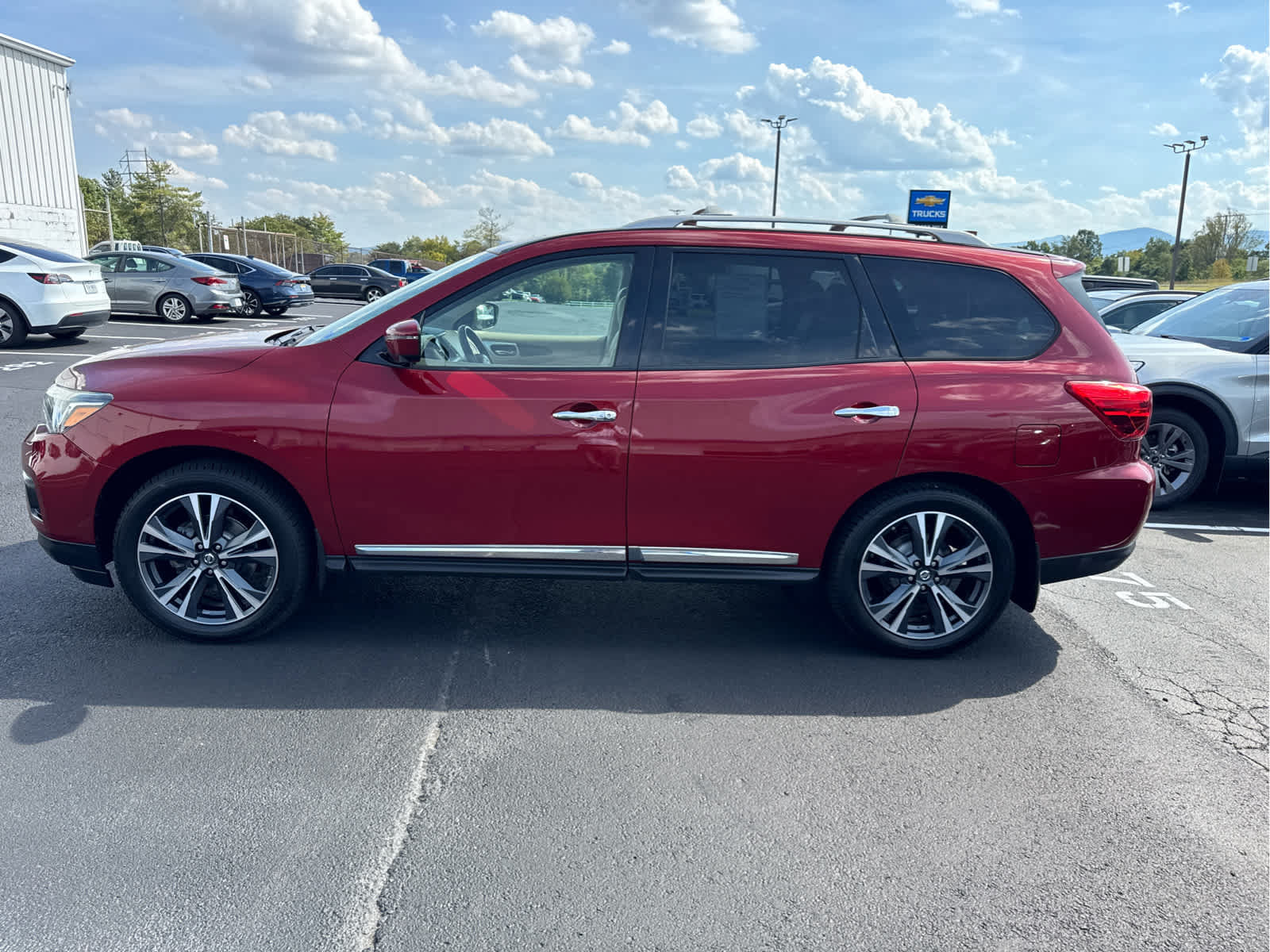 Used 2019 Nissan Pathfinder Platinum AWD/4WD image 14