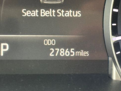 Used 2023 Toyota Highlander LE image 27