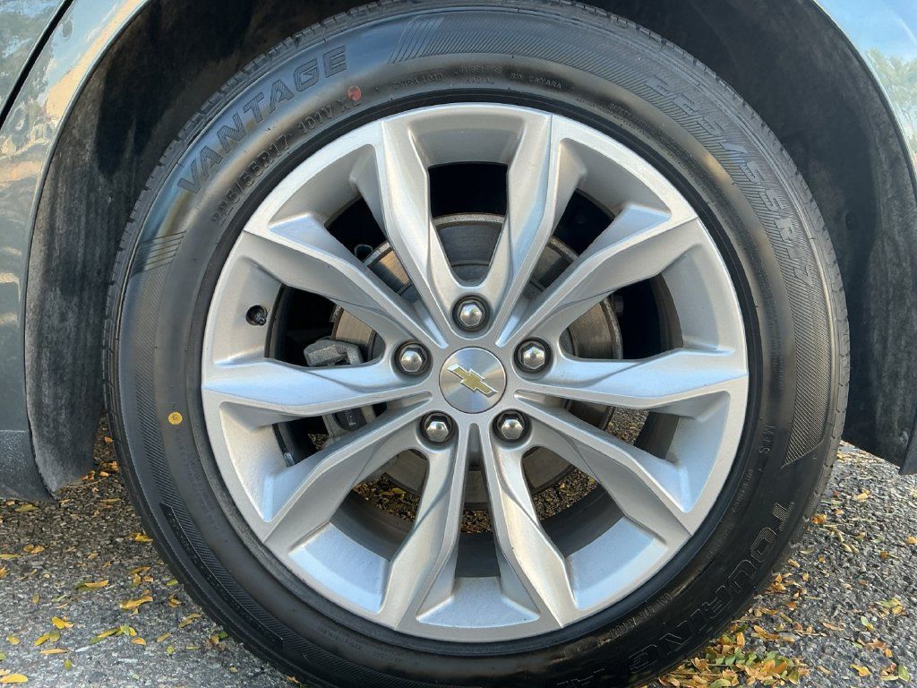Used 2021 Chevrolet Malibu LT FWD image 35