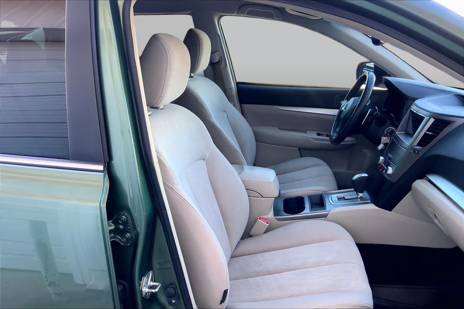 Used 2013 Subaru Outback 2.5i Premium AWD/4WD image 9