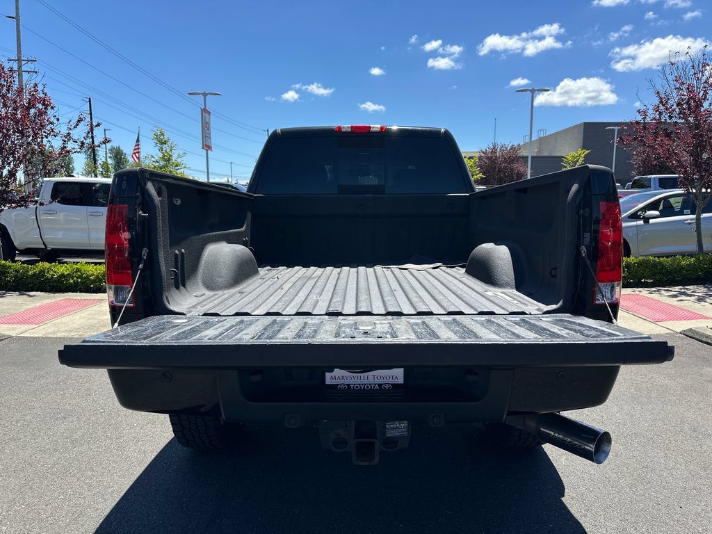 Used 2014 GMC Sierra 2500 Denali w/ Suspension Package, Off-Road AWD/4WD image 26