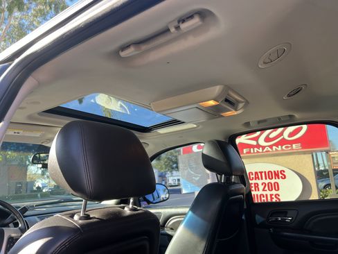 Used 2012 Cadillac Escalade Premium image 15