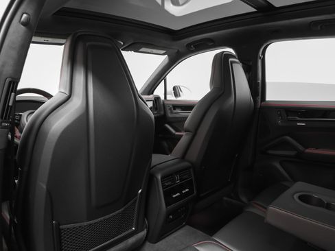 Certified 2025 Porsche Cayenne GTS AWD/4WD image 42