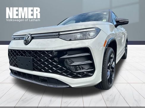 New 2026 Volkswagen Tiguan SE R-Line AWD/4WD image 1