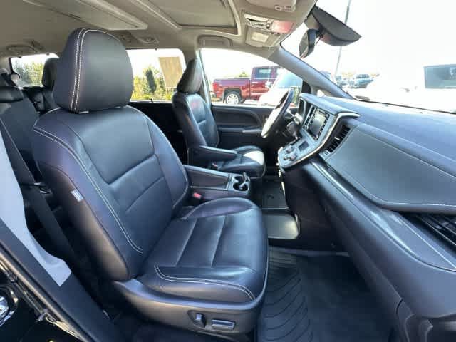 Used 2018 Toyota Sienna SE Premium FWD image 22