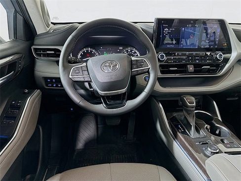 Used 2022 Toyota Highlander Platinum image 24