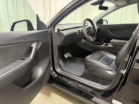Used 2020 Tesla Model Y Performance image 12