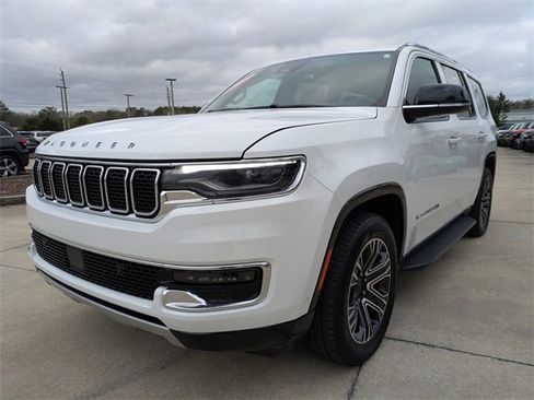 Used 2024 Jeep Wagoneer Series II w/ Flexible Seating Group image 8