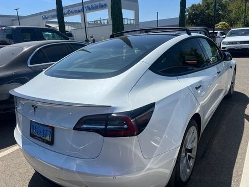 Used 2021 Tesla Model 3 Standard Range Plus RWD image 6