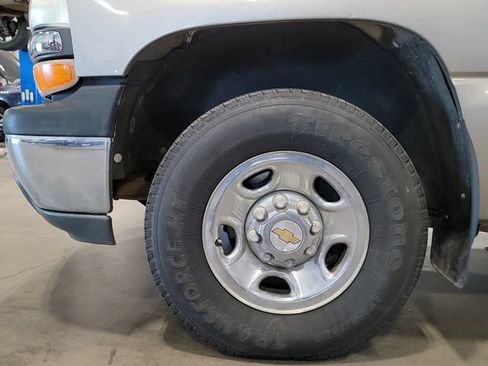 Used 2000 Chevrolet Silverado 2500 LS RWD image 9