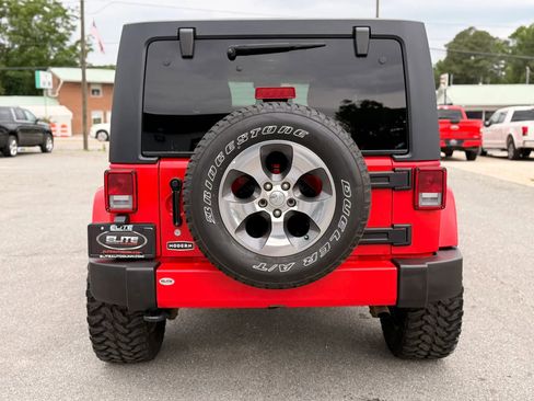 Used 2018 Jeep Wrangler Unlimited Sahara AWD/4WD image 8
