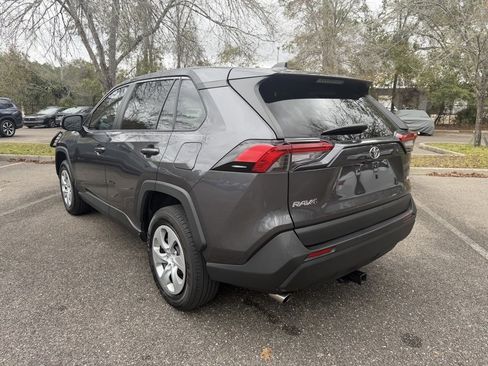 Used 2022 Toyota RAV4 LE image 4