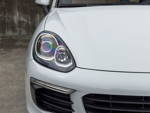 Used 2016 Porsche Cayenne AWD/4WD image 14