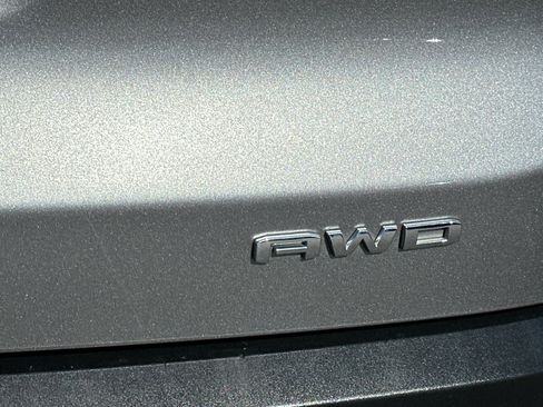 Used 2023 GMC Acadia SLT image 55