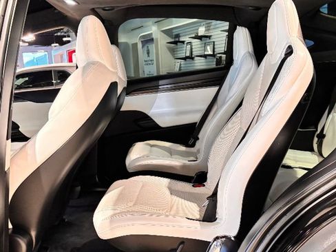 Used 2022 Tesla Model X Plaid image 23