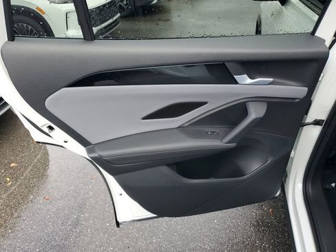 New 2026 Volkswagen Tiguan SE R-Line image 9