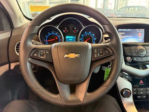 Used 2015 Chevrolet Cruze LT FWD image 12