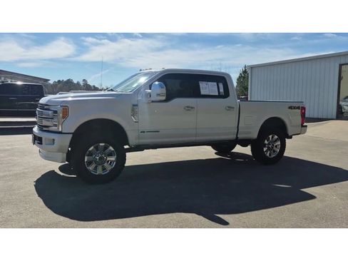 Used 2019 Ford F250 Platinum w/ Platinum Ultimate Package image 4