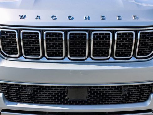 Used 2024 Jeep Wagoneer Series II w/ Flexible Seating Group RWD image 6