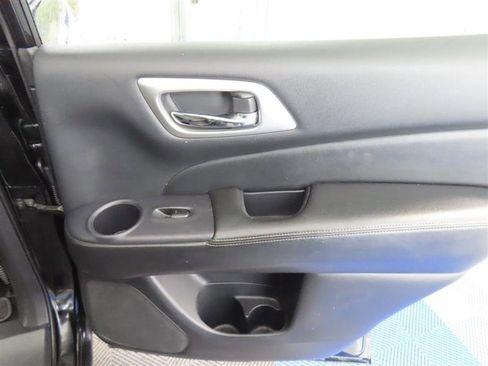 Used 2019 Nissan Pathfinder S AWD/4WD image 33
