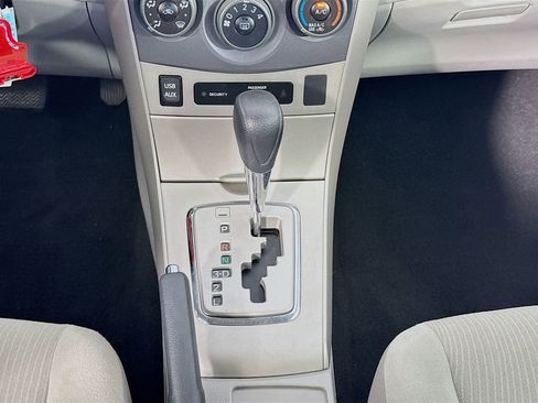 Used 2013 Toyota Corolla LE image 35