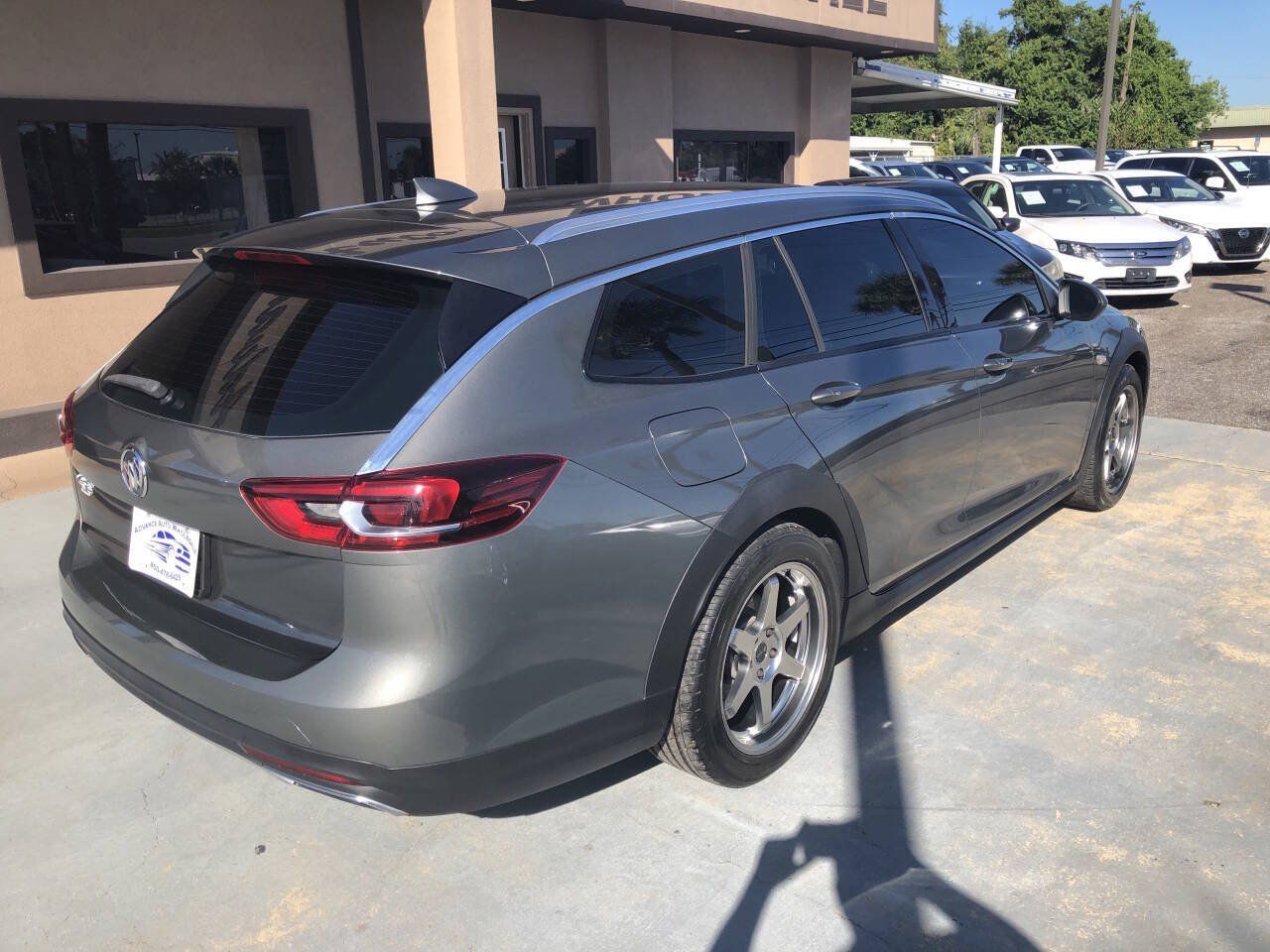 Used 2018 Buick Regal Preferred w/ Sights and Sounds Package AWD/4WD image 2