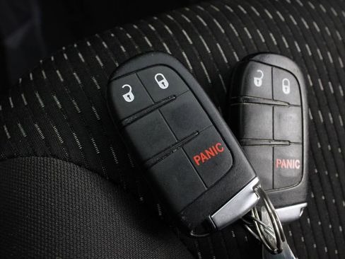 Used 2018 Dodge Journey SE image 26