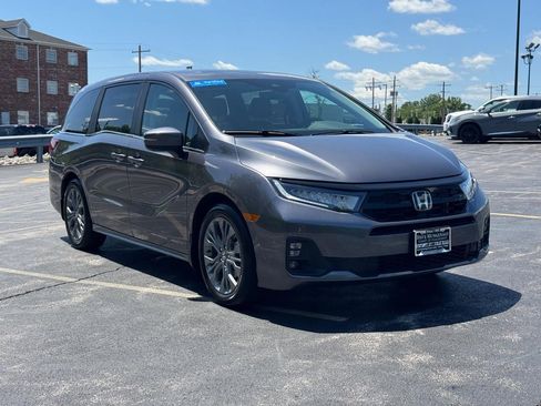 Used 2026 Honda Odyssey Touring image 2