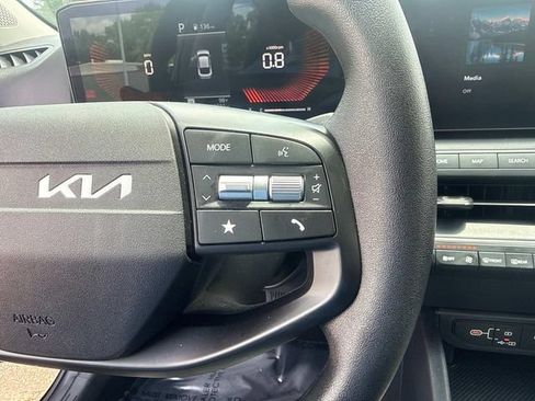 Used 2025 Kia K4 FWD image 29