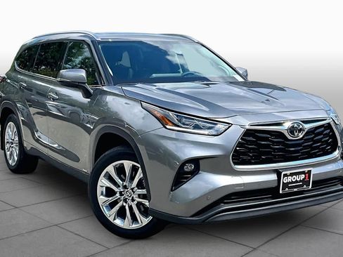 Used 2026 Toyota Highlander Limited AWD/4WD image 3