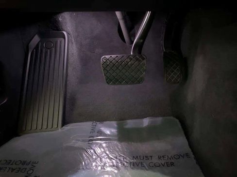 Used 2019 Porsche Cayenne w/ Premium Package image 35