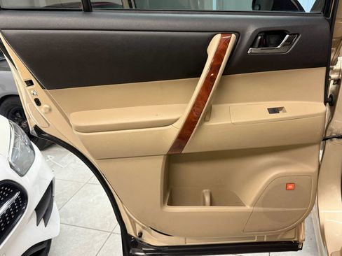 Used 2013 Toyota Highlander Limited image 16