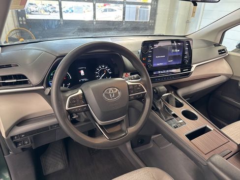 Certified 2021 Toyota Sienna LE image 16